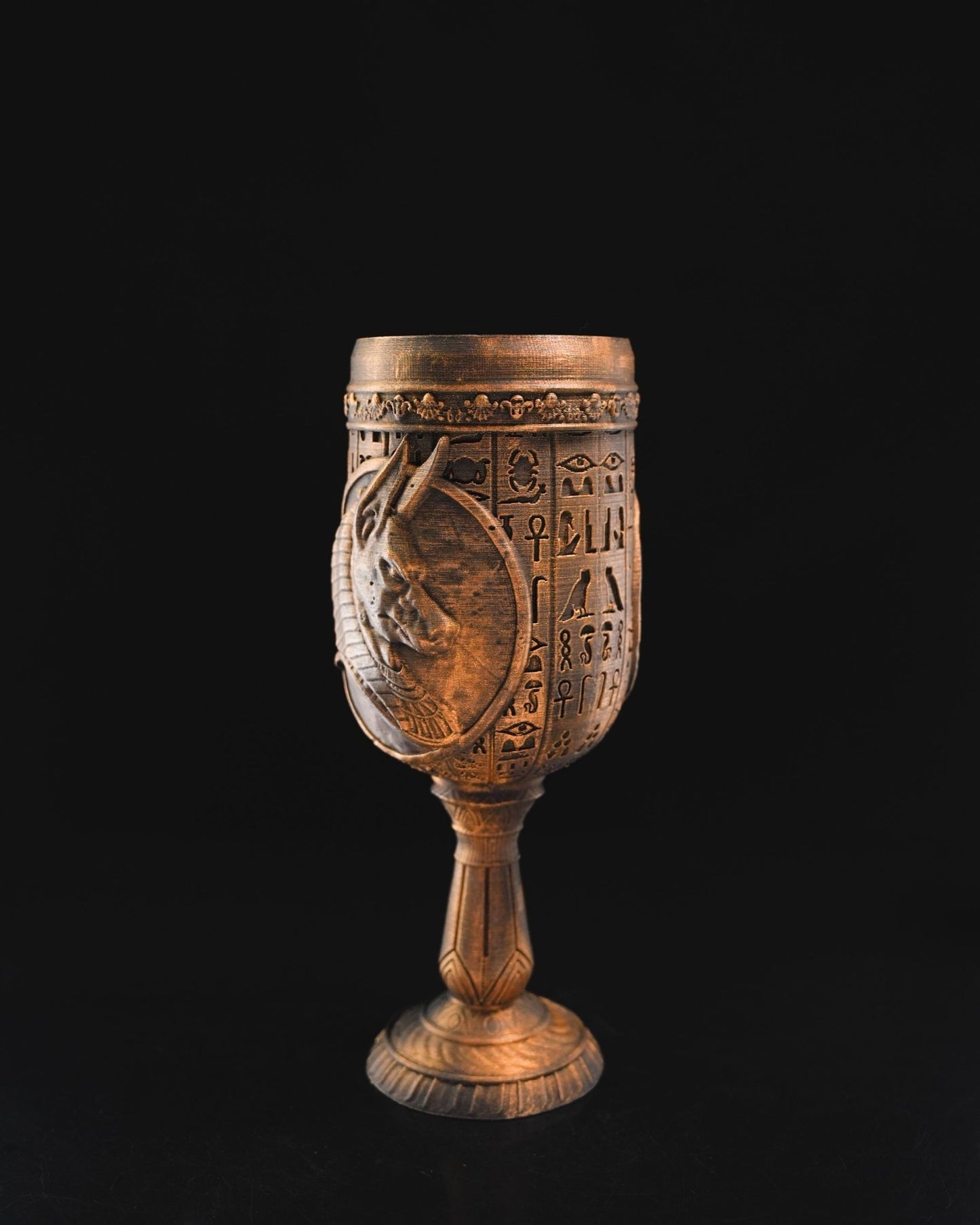 1️⃣ Handbemalter Kelch des Anubis mit ägyptischen Hieroglyphen
