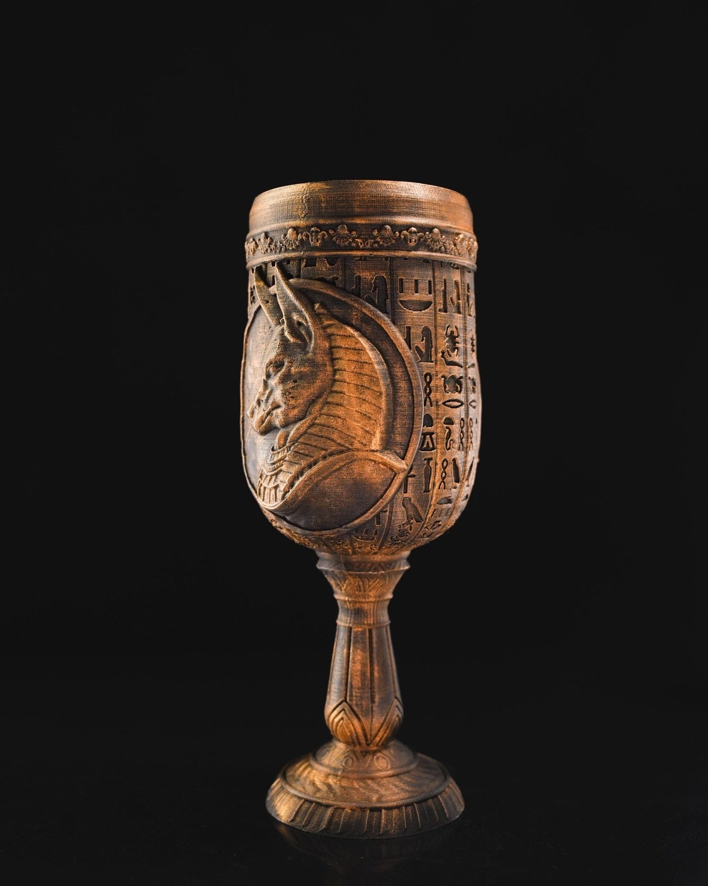 5️⃣ Mystischer Kelch mit Anubis-Relief, perfekt für Ägypten-Fans