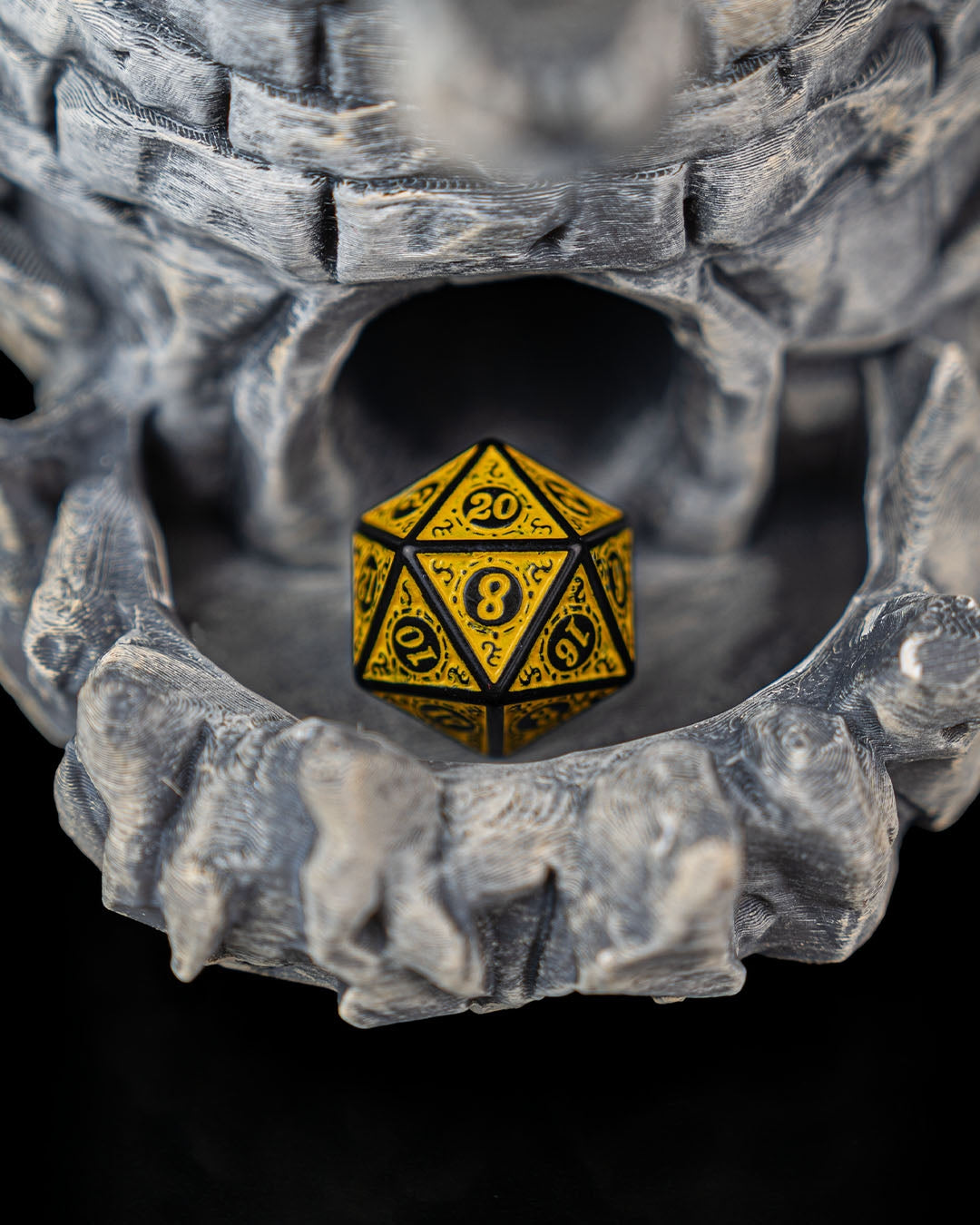 Komplettansicht unbemalter Drachen Dosenhalter