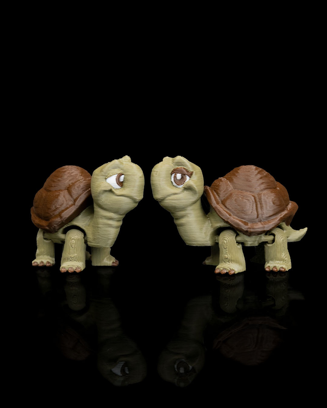 Niedliches Schildkrötenpaar mit beweglichen Beinen – Detailreiche Tierfigur als Geschenk oder Dekoidee