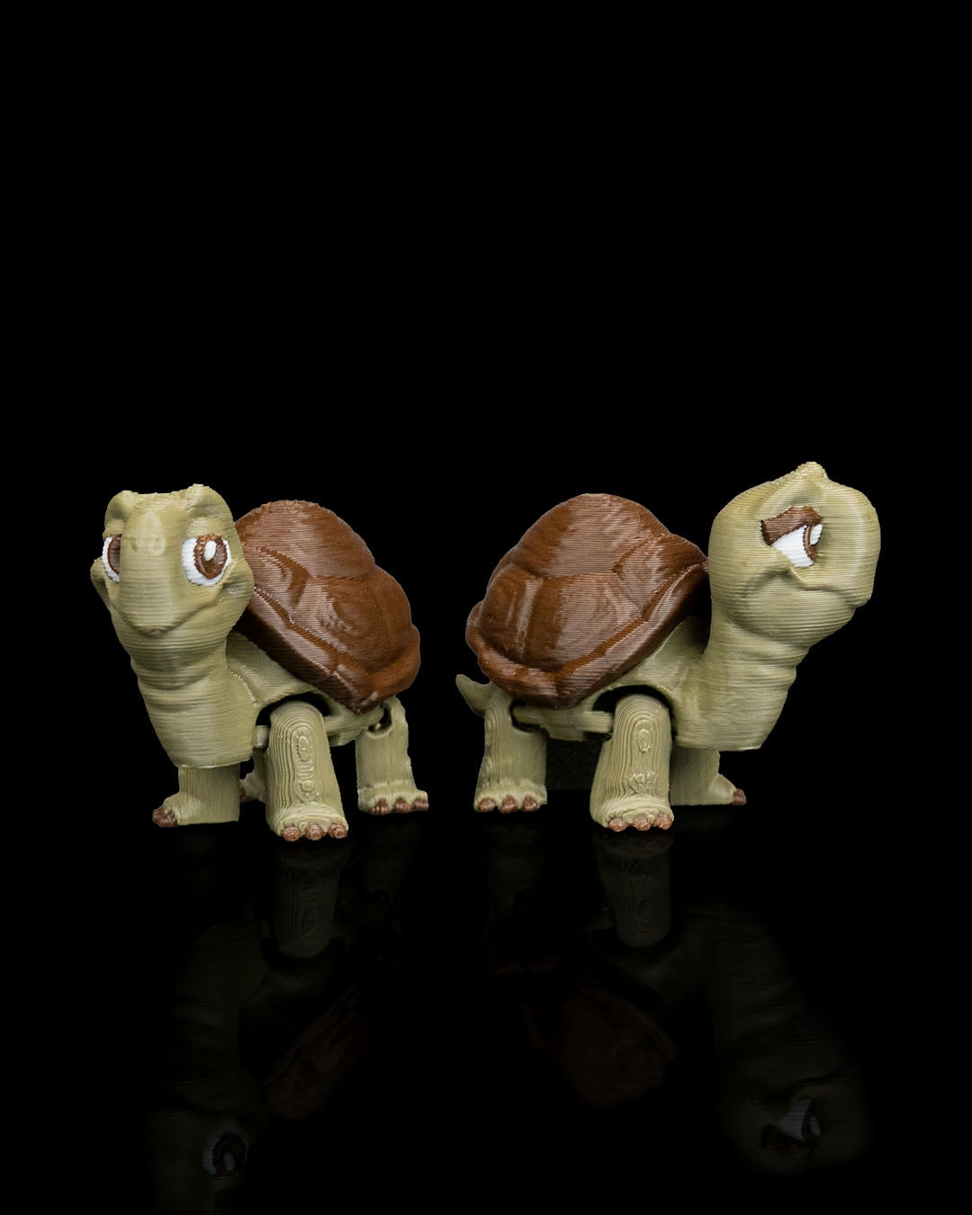 Niedliches Schildkrötenpaar mit beweglichen Beinen – Detailreiche Tierfigur als Geschenk oder Dekoidee