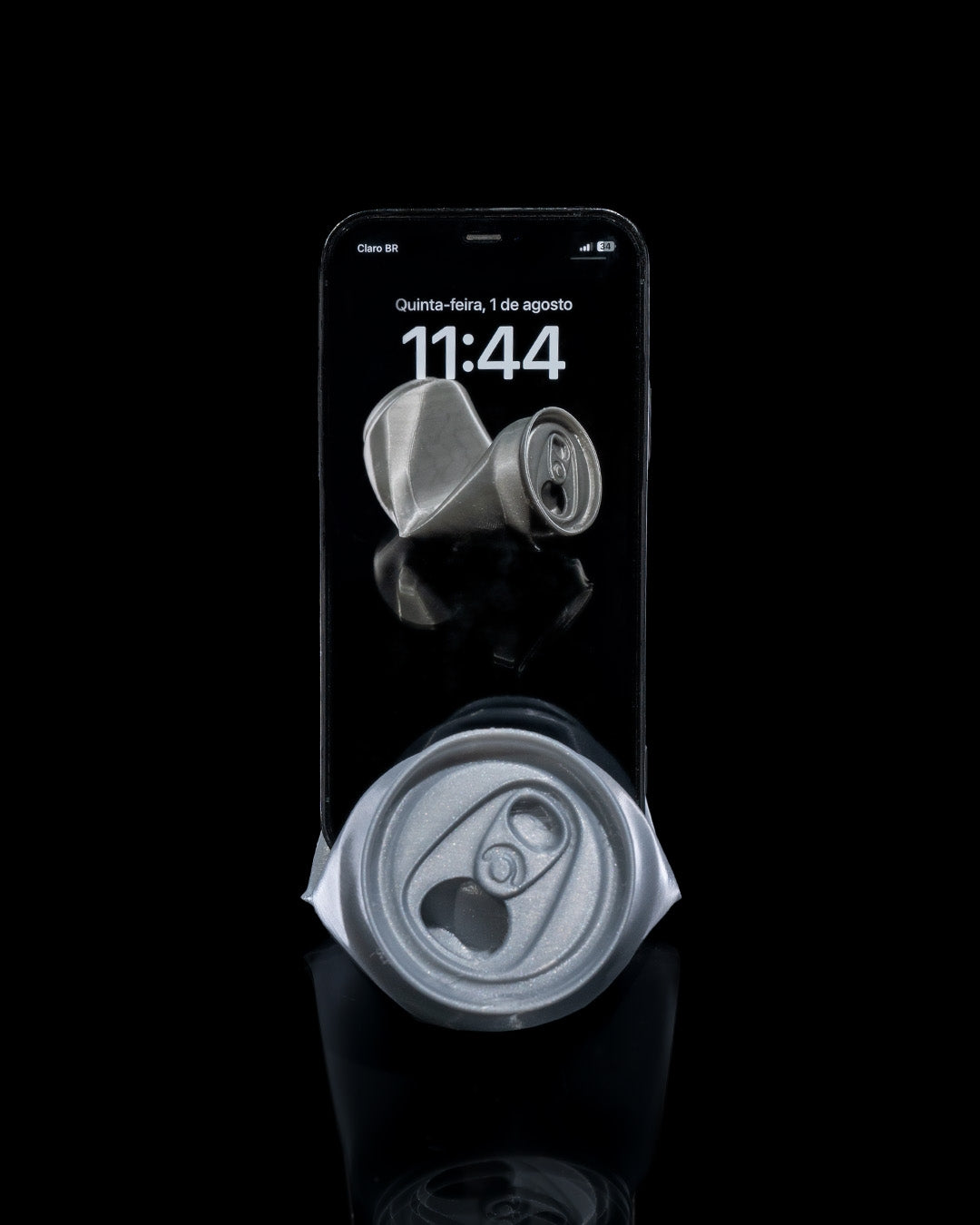 „Handyhalter in Dosenform mit Smartphone von vorne“