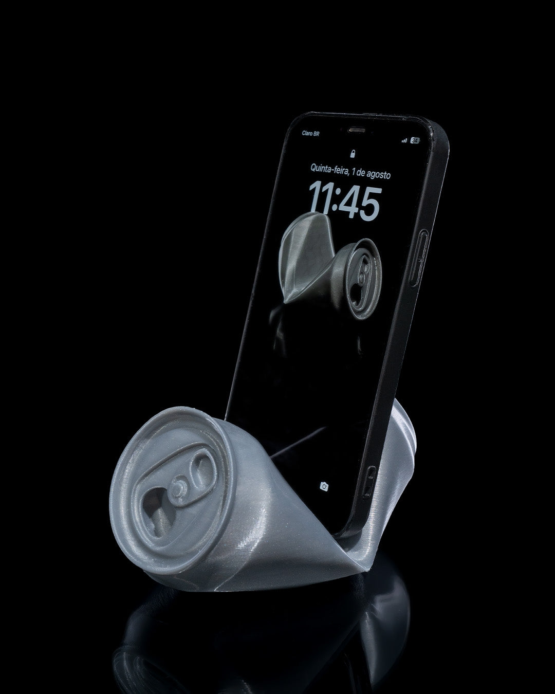 „Schräg hinten mit eingesetztem Smartphone“