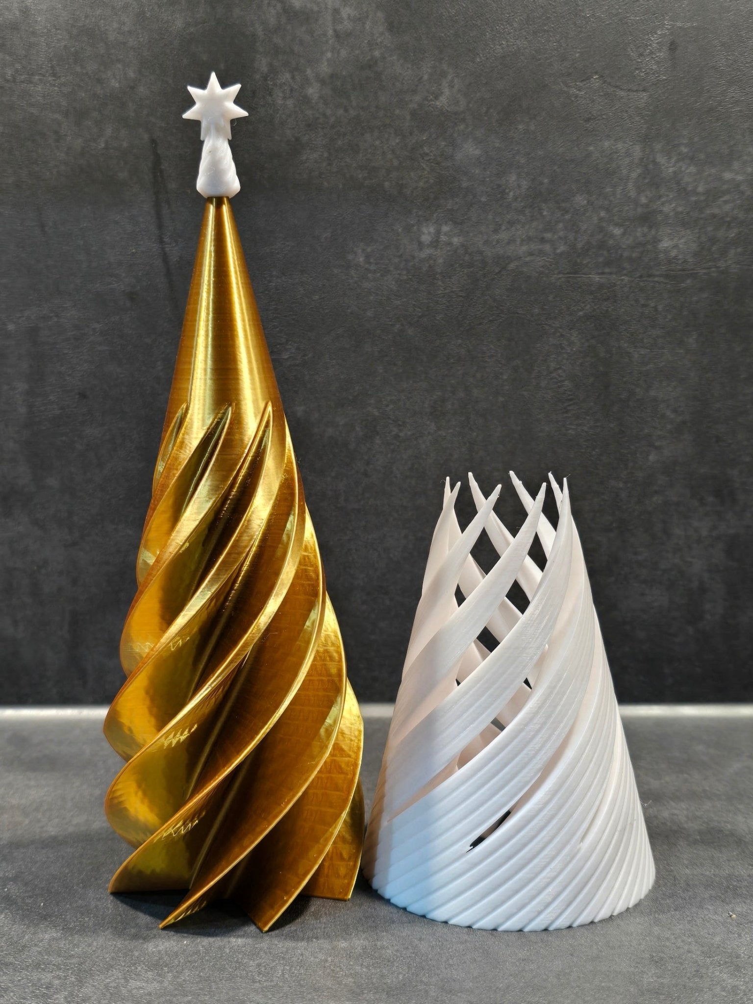 Stilvolle Weihnachtsbaum-Deko mit goldenen Akzenten – Zeitlos für Ihr Zuhause - physisches 3D-Modell, Ansicht 7