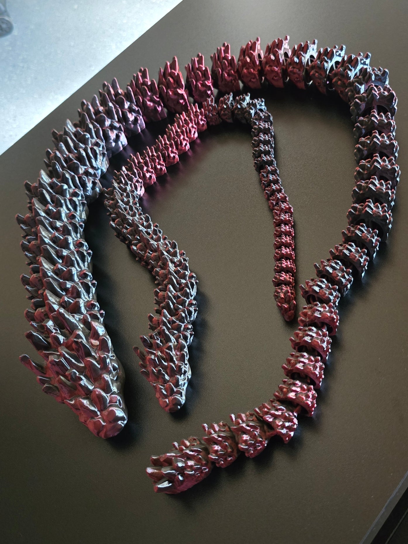 Spiralform der Drachen-Schlange mit Farbverlauf

