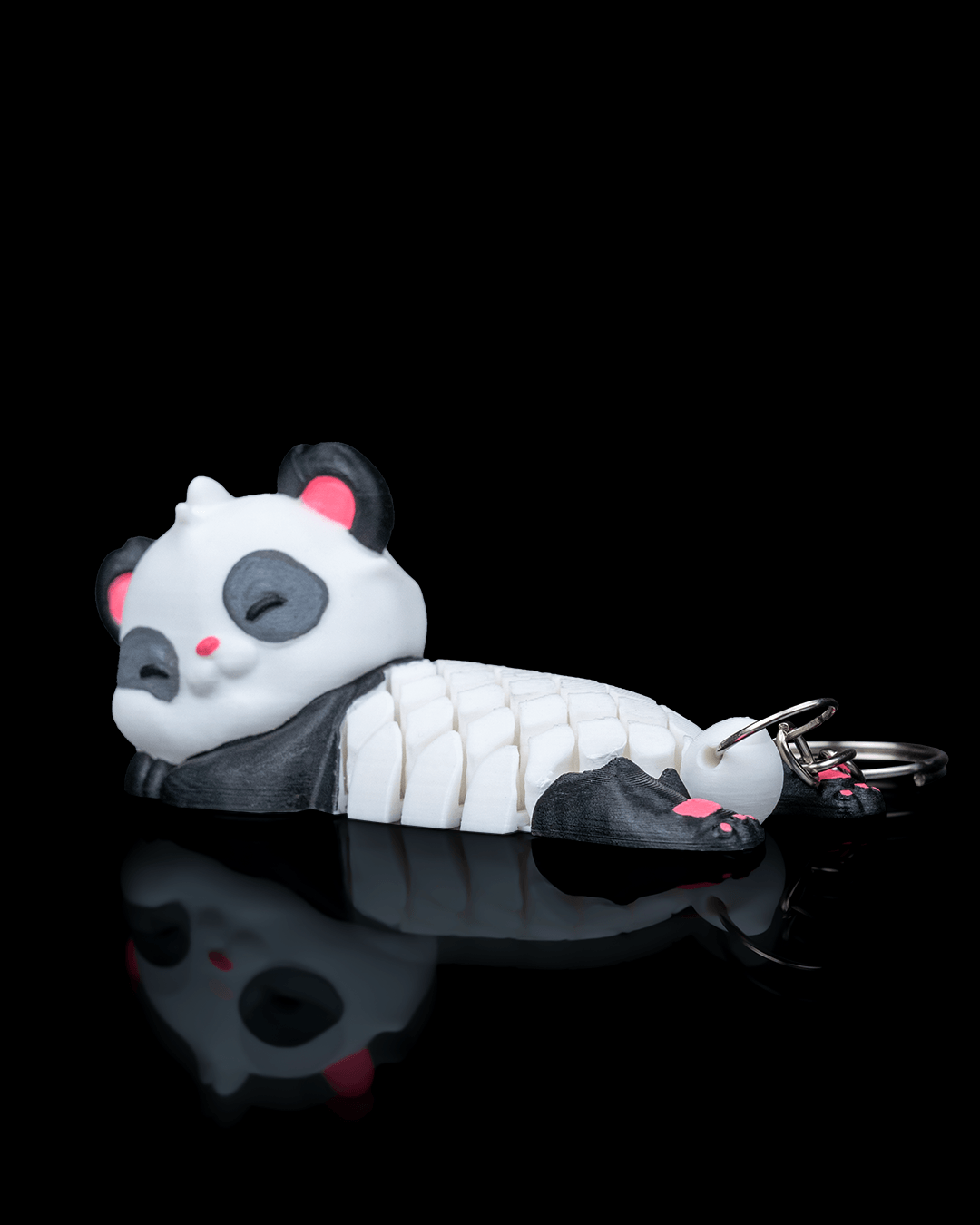 Panda Anhänger mit rosa Details und Schlüsselring

