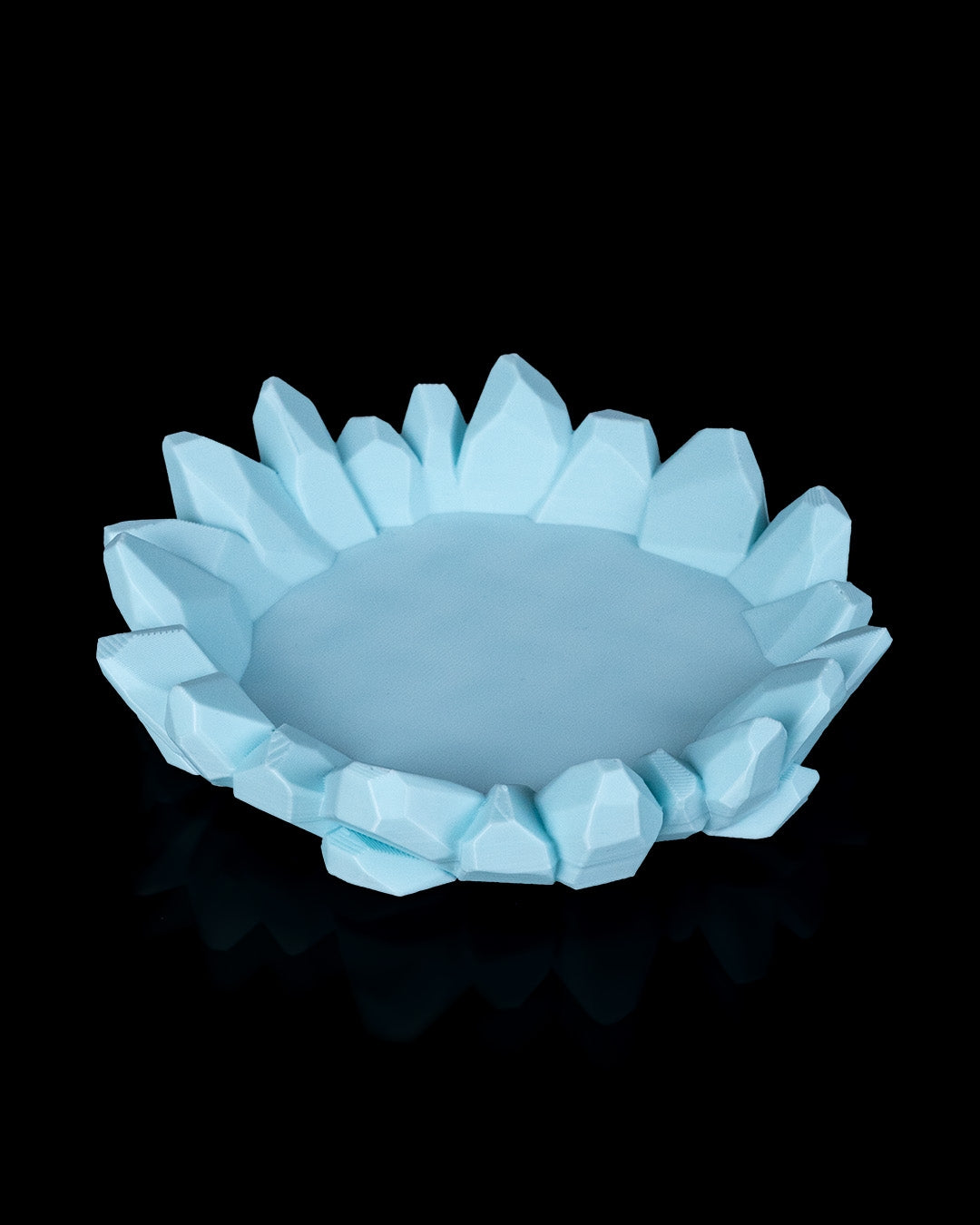 Geöffnete Eibasis aus Kristallen

