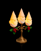 LED Wichtel Kerzenständer Tischlampe Gnomedelabra 3-flammig 25 cm - physisches 3D-Modell, Ansicht 3