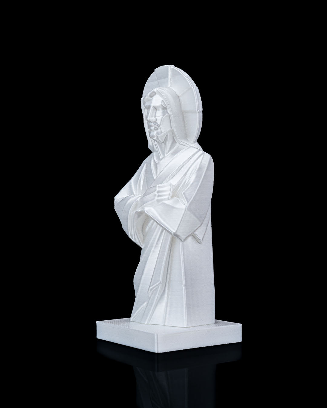 Jesus-Figur modern – seitliche Perspektive

