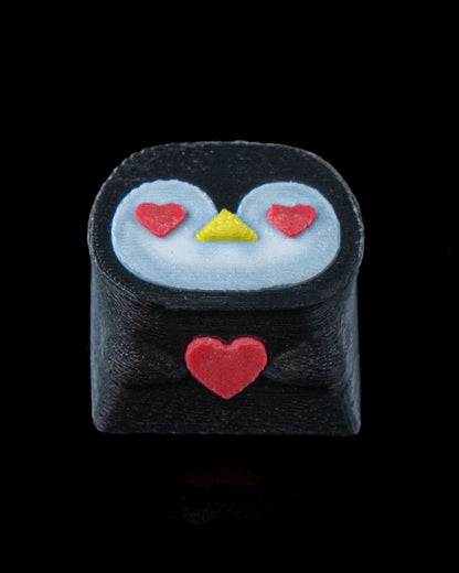Liebevolle Pinguin-Tastenkappe – Charmantes Gaming-Zubehör