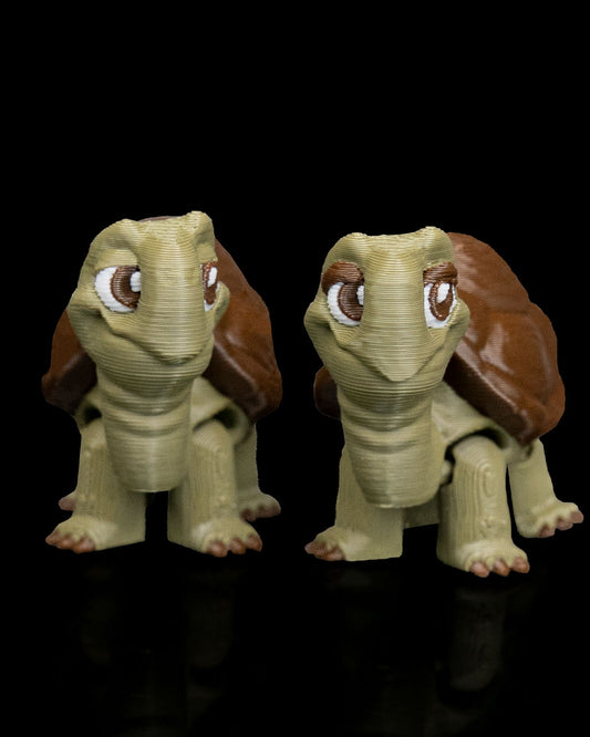 Niedliches Schildkrötenpaar mit beweglichen Beinen – Detailreiche Tierfigur als Geschenk oder Dekoidee