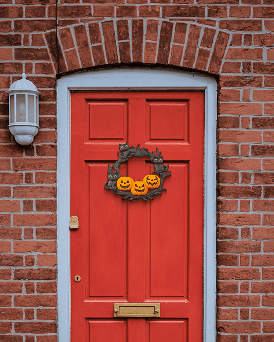Halloween Türkranz mit Kürbissen & schwarzen Katzen – herbstliche Haustürdekoration, gruselige Partydeko & Geschenkidee für Halloween-Fans