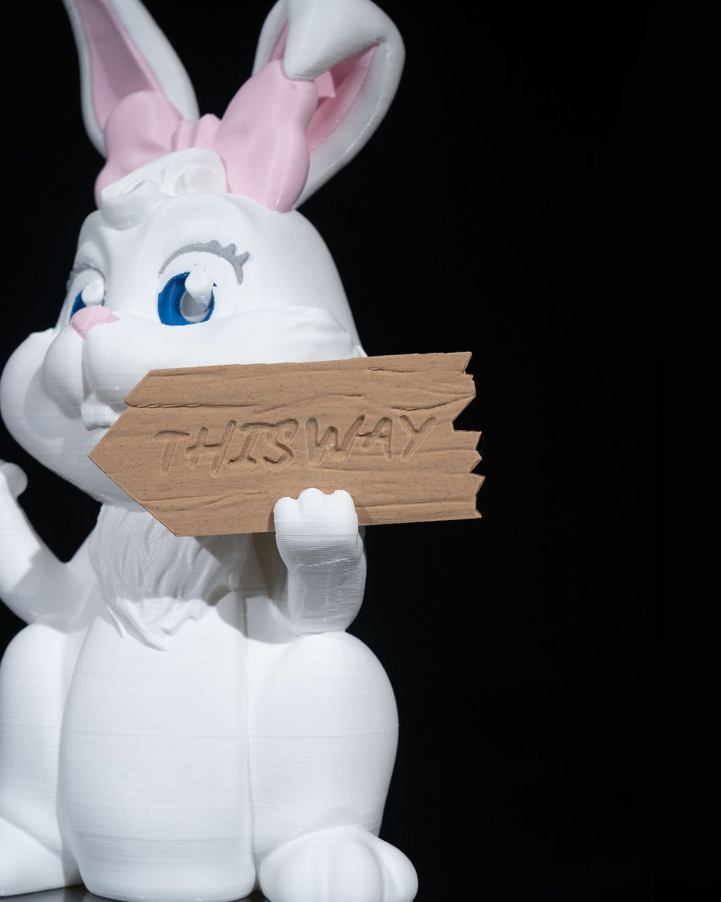 Charmante Hasen-Dame This Way Wegweiser-Figur für Ostern (22cm) - physisches 3D-Modell, Ansicht 6