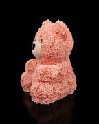 Blumenbär Rosenoptik in Lachs-Rosa, Ansicht schräg von hinten – Münch3D 3D-Druck