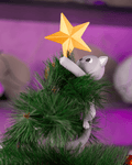 Christbaumspitze kletternde Katze mit goldenem Stern, Rückenansicht auf Lifestyle-Foto mit lila Bokeh-Hintergrund, 27 cm – Münch3D
