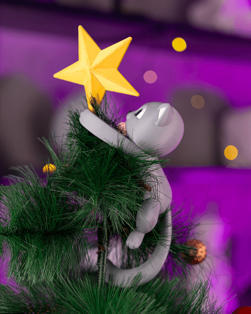 Christbaumspitze Katze kletternd, Rückenansicht Nahaufnahme mit lila Bokeh-Hintergrund – Münch3D
