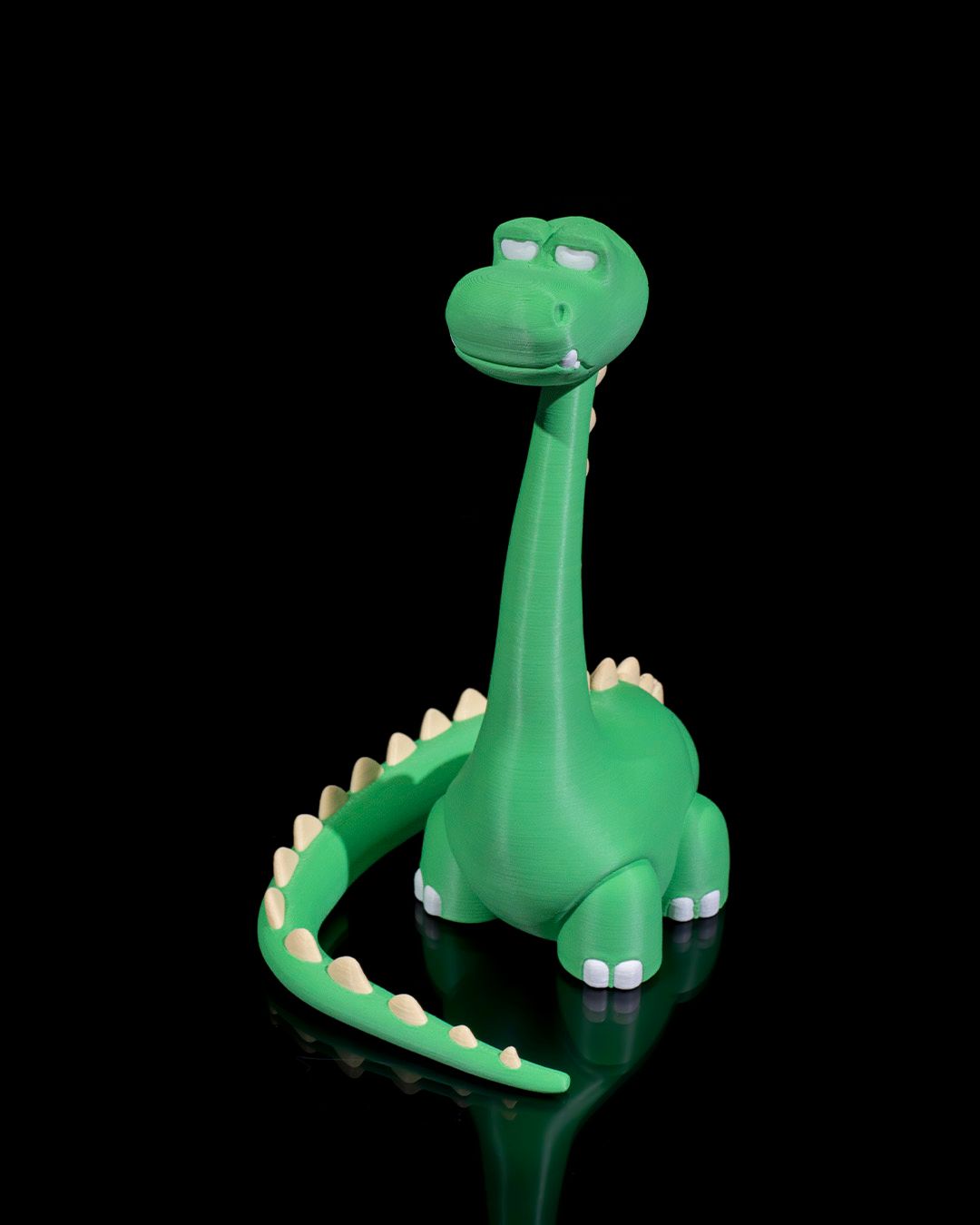Grüner Dino-Handyhalter ohne Smartphone, Dreiviertelansicht vor schwarzem Hintergrund