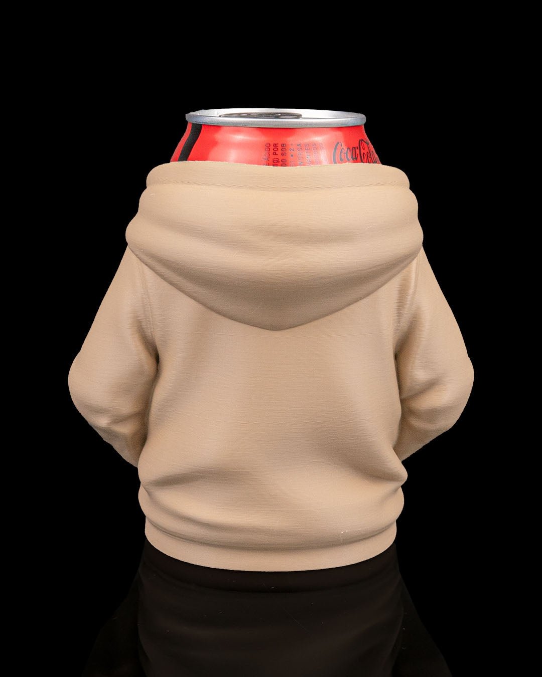 Dosen-Hoodie Cover Beige, Rückansicht mit Kapuze von hinten und roter Dose – Münch3D