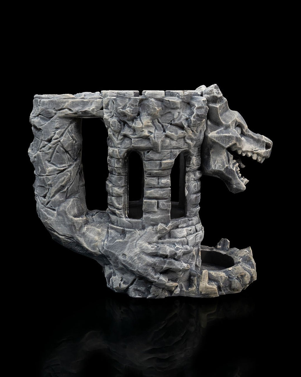 Drachen-Festungs-Würfelturm Gesamtansicht mit Drachenschädel und Fangschale, graue Steinoptik – 3D-Druck Münch3D