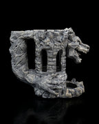 Drachen-Festungs-Würfelturm Gesamtansicht mit Drachenschädel und Fangschale, graue Steinoptik – 3D-Druck Münch3D