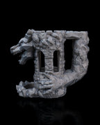 Dragon's Fortress unbemalt in einheitlichem Silbergrau, Dreiviertelansicht mit Drachenkopf und Fangschale – Lieferzustand 3D-Druck