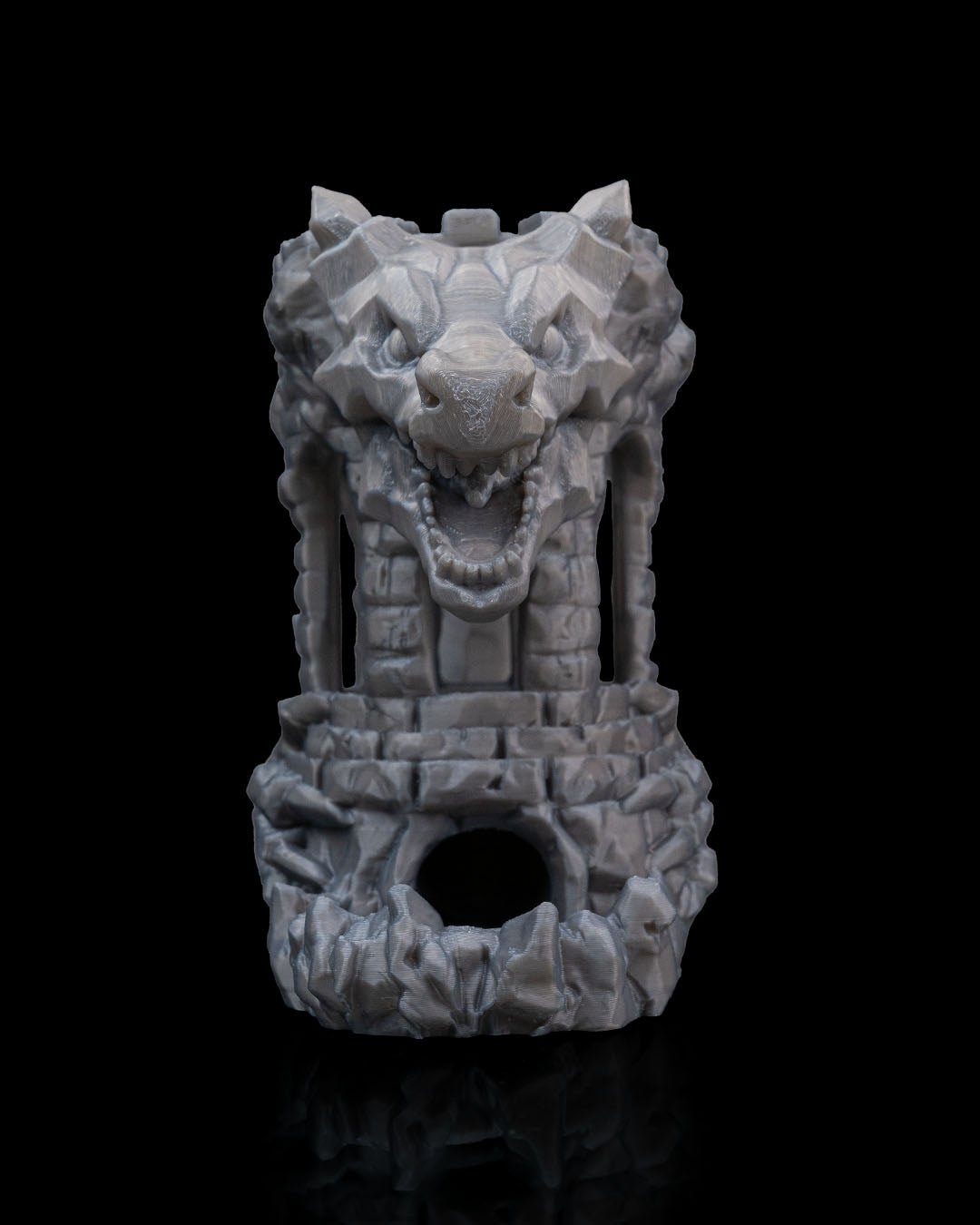 Dragon's Fortress unbemalt in einheitlichem Silbergrau, Frontalansicht Drachenkopf – Lieferzustand 3D-Druck