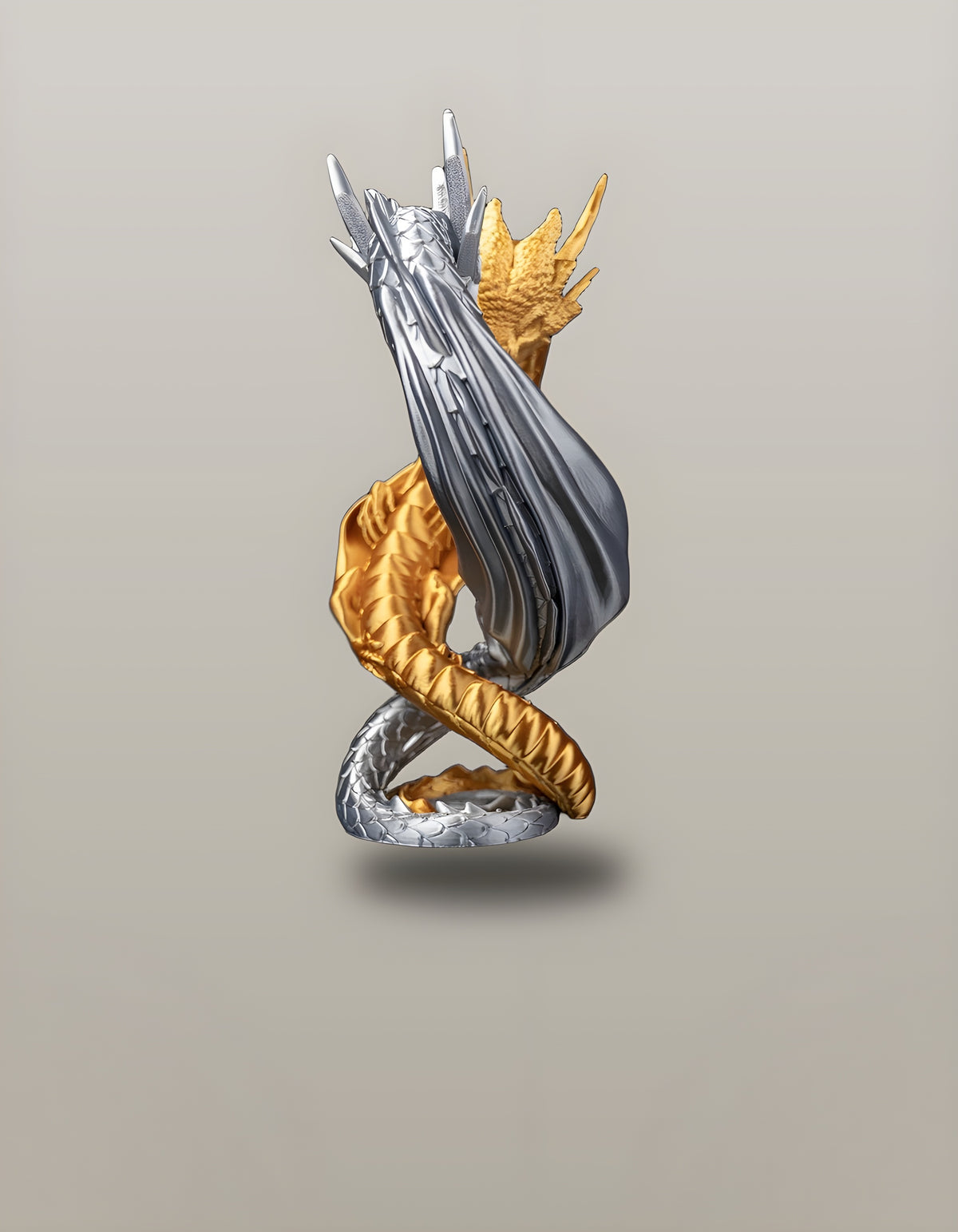 Drachen-Herz-Skulptur Gold & Silber freigestellt, Rückansicht – Münch3D
