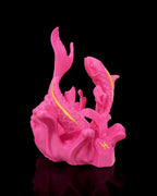 Fische-Sternzeichen-Figur in Pink, leicht gedrehte Ansicht mit beiden Fischen und Sternzeichen-Symbol am Sockel, vor schwarzem Hintergrund