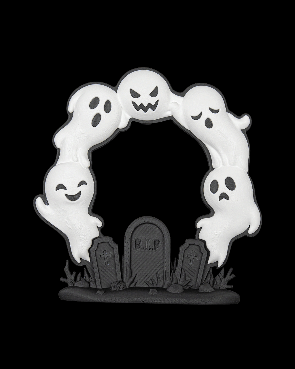 Geister-Torbogen Halloween Deko freigestellt, fünf weiße Geister mit Gesichtsausdrücken über schwarzer Friedhofs-Grundplatte mit drei Grabsteinen und R.I.P.-Gravur