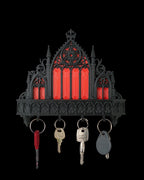 Gotischer Schlüsselhalter Kathedrale in Schwarz-Rot, freigestellte Frontalansicht mit vier hängenden Schlüsselbunden