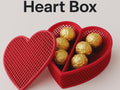 Rote Gitter-Herzbox geöffnet mit goldfolierten runden Pralinen befüllt, Marketing-Grafik mit englischem Schriftzug 'Heart Box' im Bild