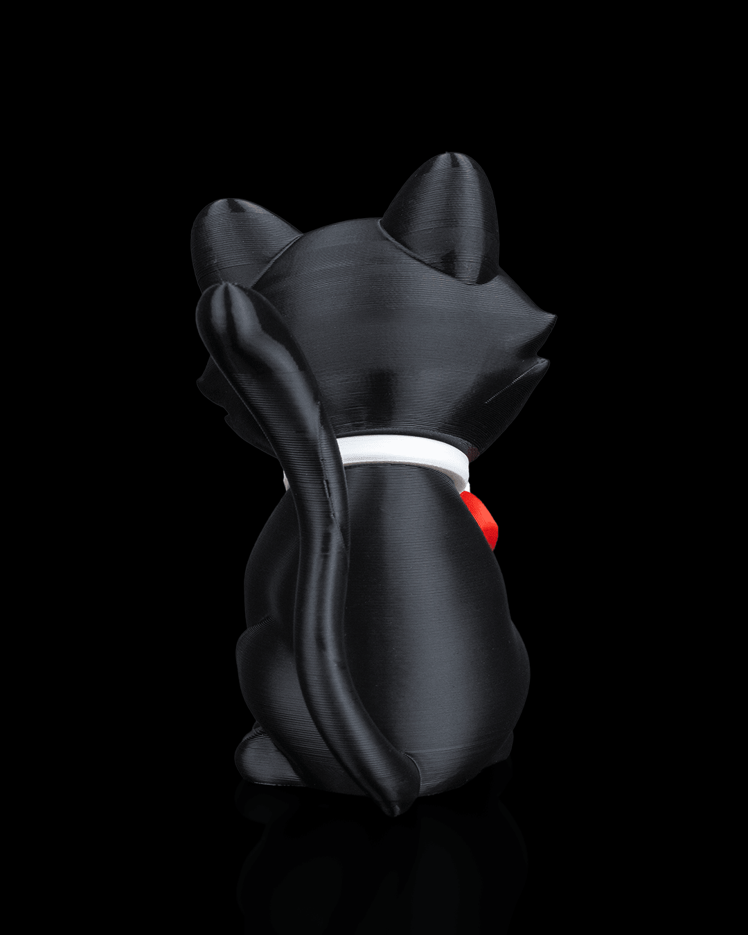 Schwarze Katze der Katzen-mit-Herz-Figur, Rückansicht mit erhobenem Schwanz – Münch3D 3D-Druck vor Schwarz