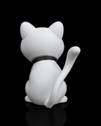 Weiße Katze der Katzen-mit-Herz-Figur, Rückansicht mit erhobenem Schwanz – Münch3D 3D-Druck vor Schwarz