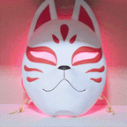 Kitsune Maske in Weiß mit rotem Fuchs-Muster, animierte Zoom-Rotation mit rötlichem Umgebungslicht – Münch3D (Bemaltes Fotomuster, Lieferung einfarbig)