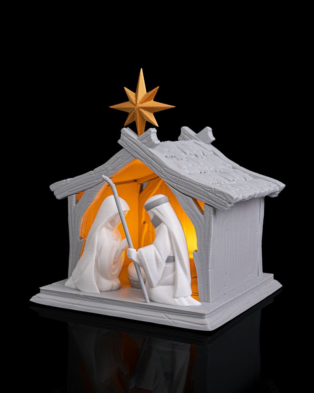 LED Weihnachtskrippe Bright Nativity, Ansicht schräg von vorne rechts mit beleuchteter Krippenszene – Münch3D