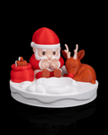 LED Weihnachtsmann am Lagerfeuer, Frontalansicht unbeleuchtet mit Geschenksack und schlafendem Rentier, 11 cm – Münch3D