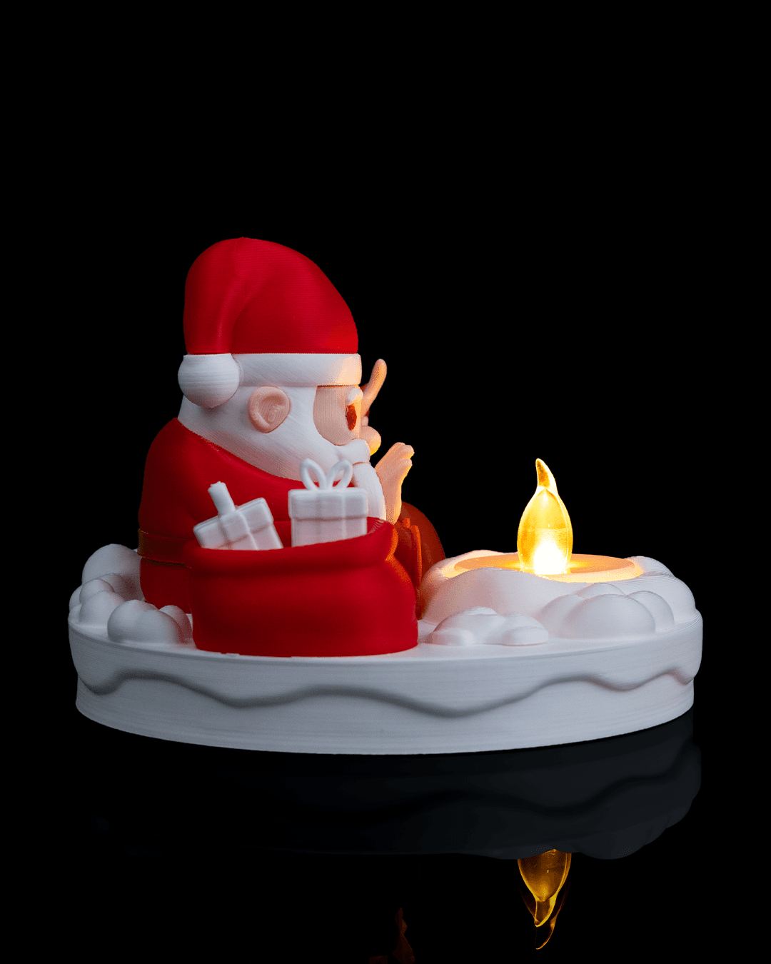 LED Weihnachtsmann am Lagerfeuer, Seitenansicht mit geöffnetem Geschenksack und leuchtender LED-Flamme, 11 cm – Münch3D