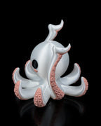 Oktopus Löffelhalter, seitlich gedrehte Ansicht mit einem sichtbaren Auge vor Schwarz – Münch3D