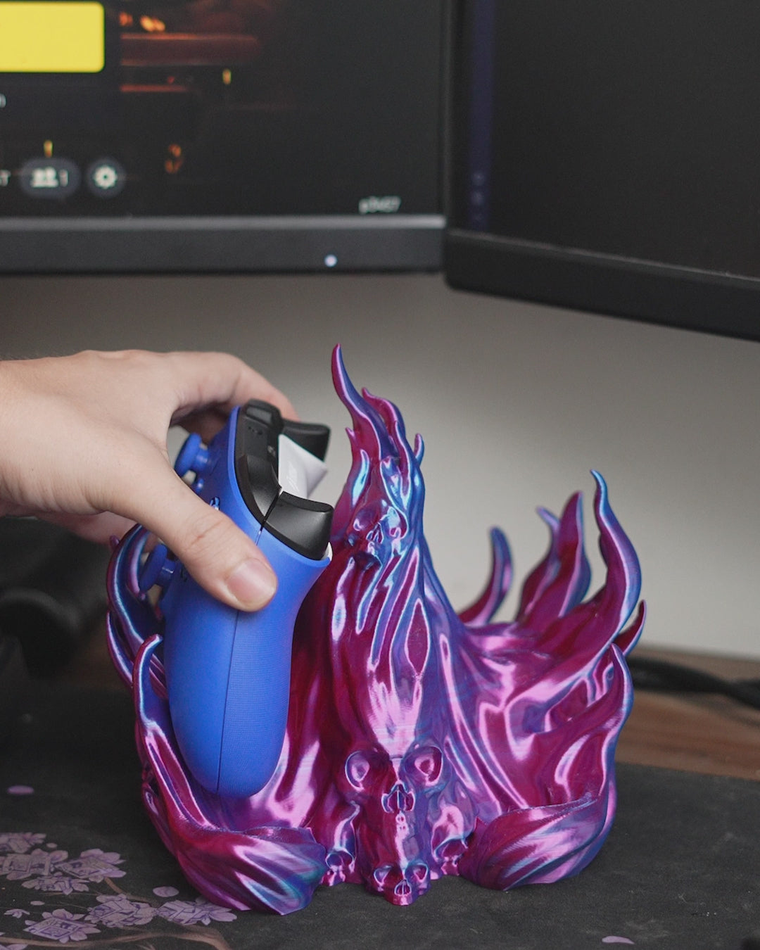 Skullflame Dual Controller-Halter – Deko in Wunschfarbe 17 cm