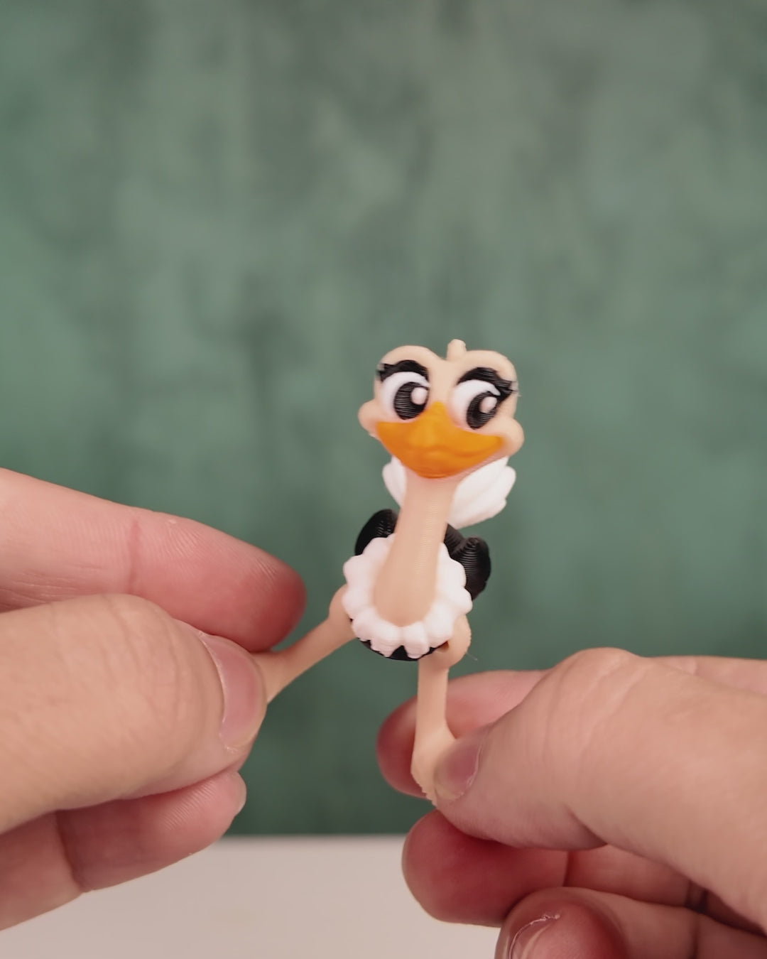 Süßes Straußen-Paar als Dekofigur – bewegliche Beine, ca. 6 cm hoch, bunt & detailreich | Geschenkidee