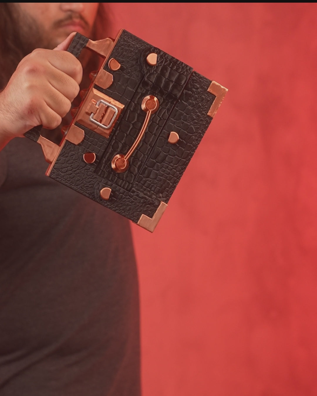 Cosplay-Sturmgewehr „Case of Impact“ – stylisches LARP-Prop für Conventions & Filmsets