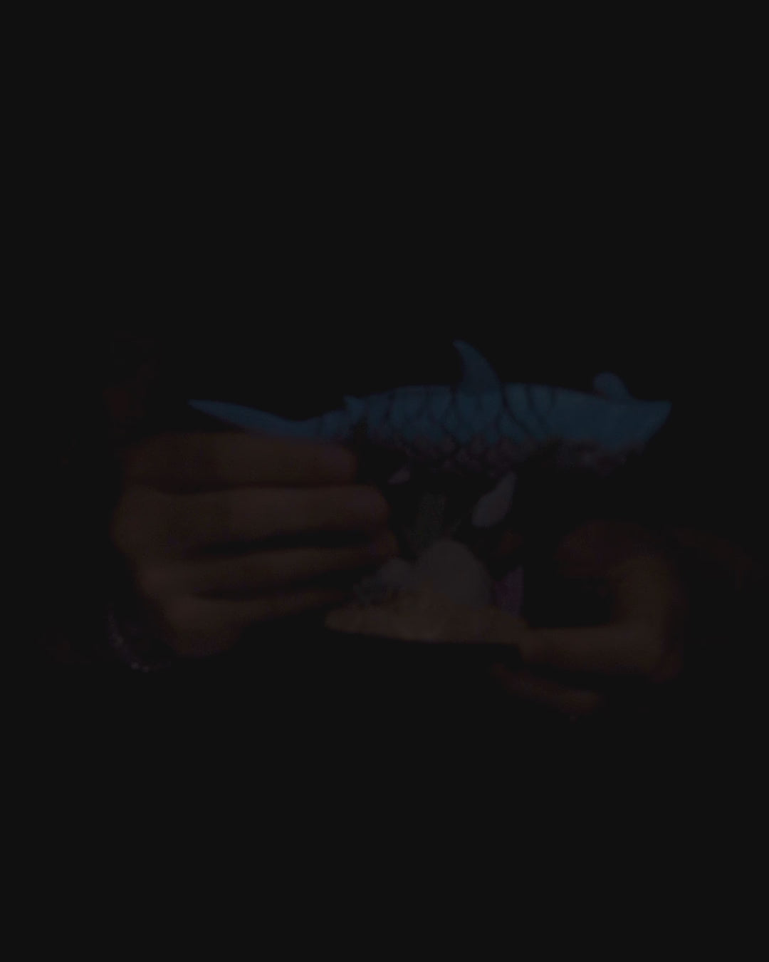 🦈 Beweglicher Hammerhai – Faszinierende Meeresfigur für Sammler & Deko-Liebhaber! 🌊