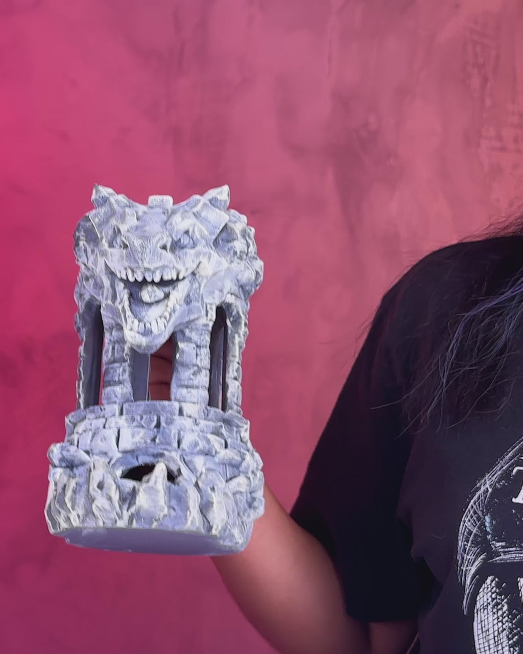 Dragon’s Fortress Dosenhalter & Würfelturm – Drachen-Deko 18cm