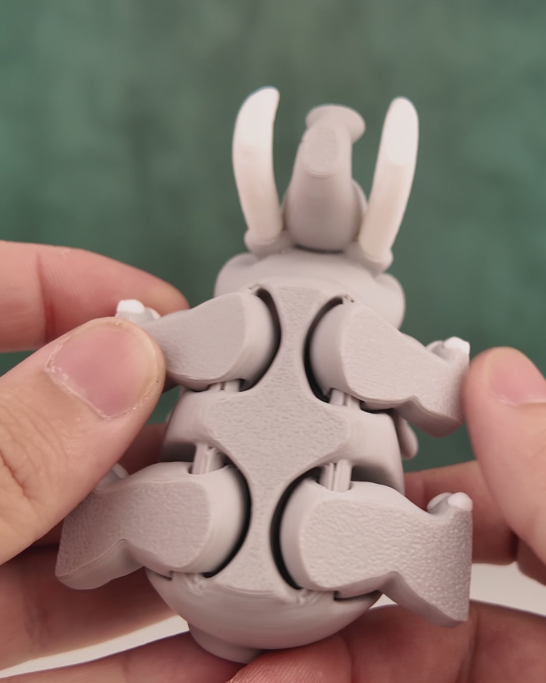 Niedliches Elefantenpaar mit beweglichen Beinen – Charmante Dekofigur oder Geschenkidee für Tierfreunde