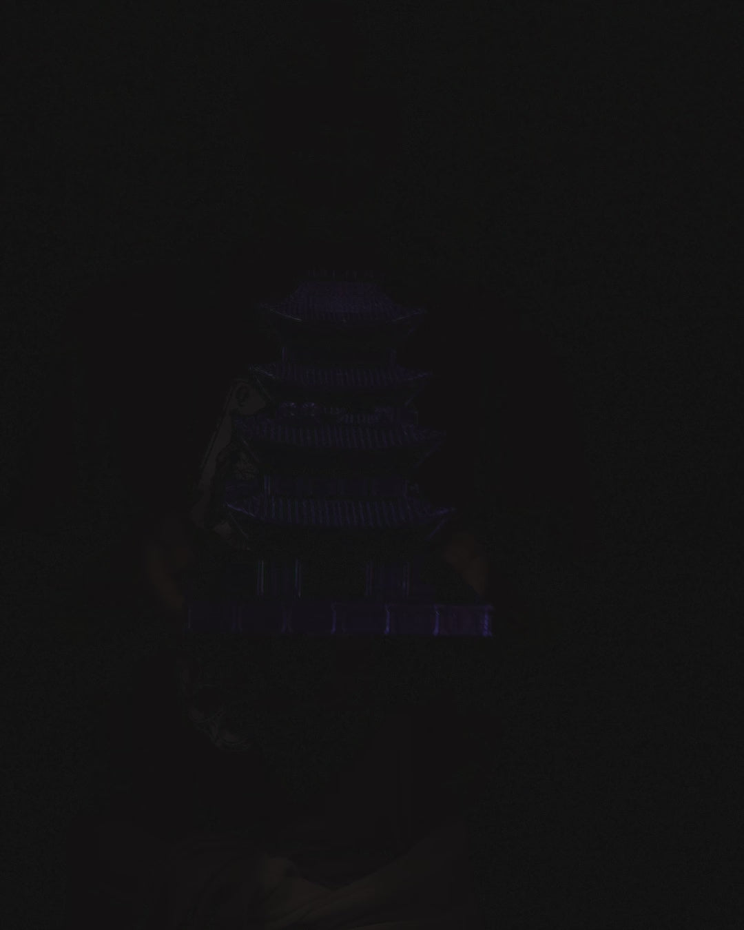 Fantastischer dystopischer Asien-Würfelturm – Perfektes Accessoire für Dungeons & Dragons, Pathfinder und Warhammer