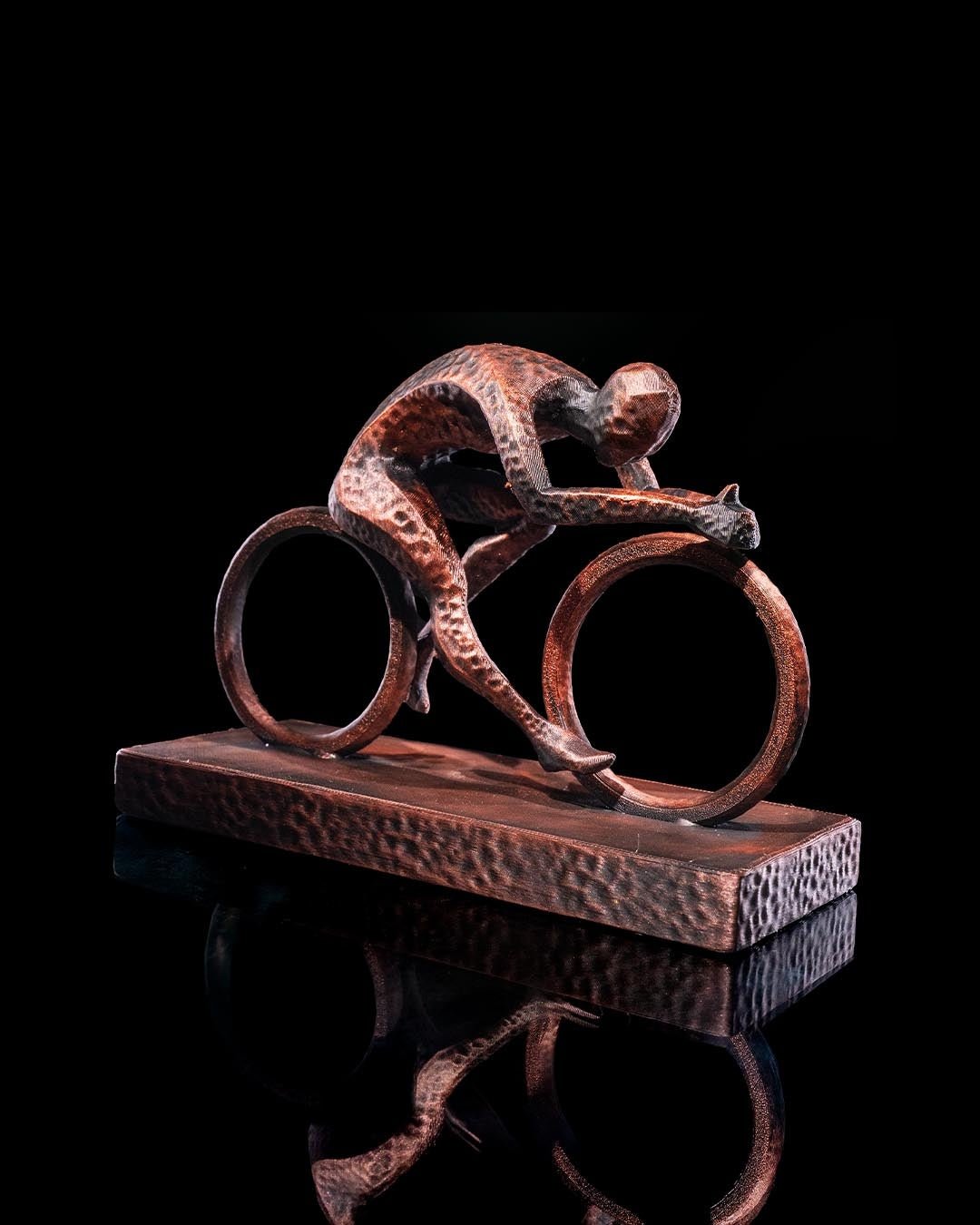 Radfahrer-Statue handbemalt Kupfer-Bronze-Optik, Seitenansicht – Made in Germany Münch3D