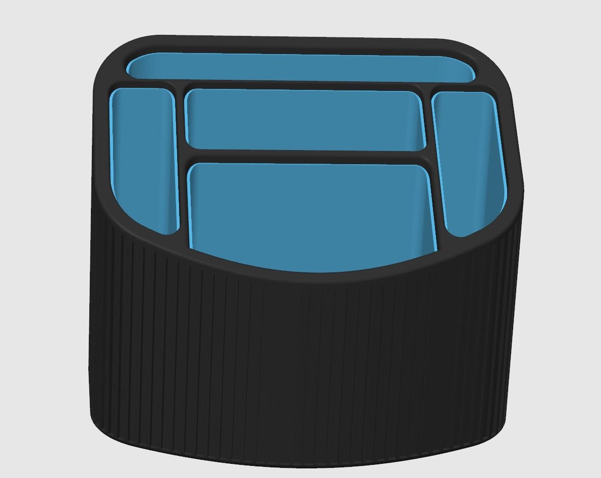 3D-Rendering des Organizers in Schwarz mit blauer Fächer-Innenauskleidung, freigestellt vor neutralem Hintergrund
