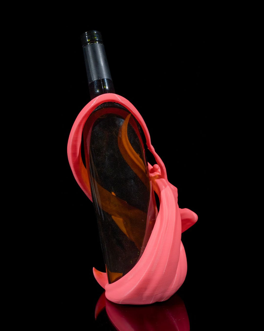 Tänzerin-Weinflaschenhalter in Pink vor schwarzem Hintergrund, Rückansicht mit gekreuzten Bändern ohne sichtbare Figur – Münch3D