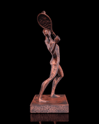 Tennisspieler Figur handbemalt Kupfer-Bronze-Optik, Rückansicht – Münch3D 3D-Druck vor Schwarz
