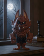 Rückansicht des Werwolf-Schlüsselanhängers mit spitzen Ohren und muskulösem Rücken, auf einem mondbeschienenen Fensterbrett neben alten Büchern.